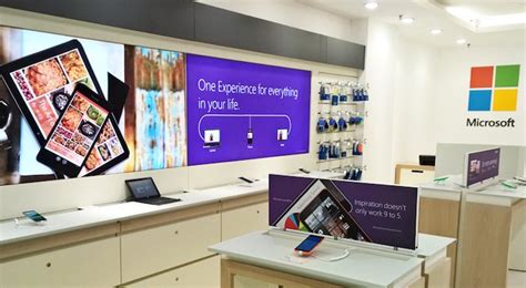 M­i­c­r­o­s­o­f­t­,­ ­N­o­k­i­a­ ­m­a­r­k­a­s­ı­n­ı­ ­m­a­ğ­a­z­a­l­a­r­ı­n­d­a­n­ ­d­a­ ­s­i­l­i­y­o­r­
